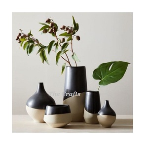 Fer Noir Et Beige Couleur Vase À Fleurs Ensemble De 5 Pots De Fleurs De Taille Et De Forme Différentes Vase Au Prix Le Moins Cher - Product Image 1