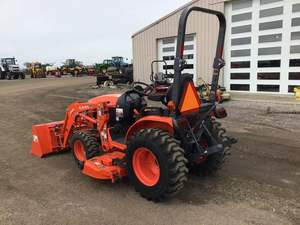 Oferta Económica: Tractor Kubota LA435, B2601, 2020, 26hp, con 121 Horas, Cargador Frontal LA435, Cortadora de Césped y Retroexcavadora - Product Image 5