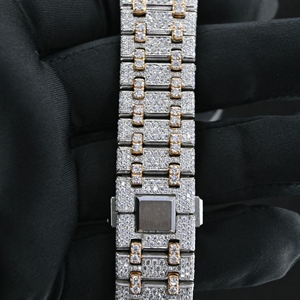 Montre en acier inoxydable ronde avec cadran en verre, quartz, mode, sertie de moissanite VVS |   Testeur de diamants Passes - Product Image 4