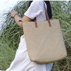 Handwoven Pandan Goodie Bag Mango de cuero de imitación, ideal para seminarios y eventos - Product Image 6