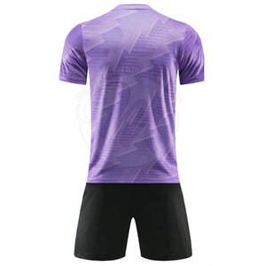 Uniforme de football couleur personnalisée de qualité supérieure vêtements de sport uniforme de football fabriqué au Pakistan - Product Image 2