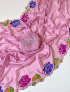 Sari de Georgette Brillante con Diseño de Estrellas, Bordado de Diamantes Zarkhan, Borde con Trabajo de Corte y Diseño de Rosas Estampado a Mano Minakari, para Fiestas - Product Image 2