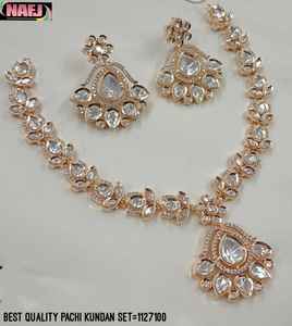 ENSEMBLE DE BIJOUX INDIENS TRADITIONNELS ET À LA MODE EN CUIVRE ENSEMBLE DE BIJOUX DE MARIAGE POUR FEMMES BOUCLES D'OREILLES ET COLLIER - Product Image 3