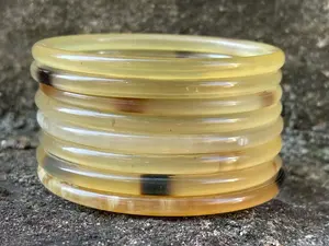 Brazaletes de cuerno natural hechos a mano para mujer, para uso diario y moda étnica a precio asequible, brazaletes de cuerno de primera calidad. - Product Image 5