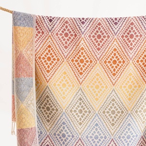Serviette turque multicolore à dos en tissu éponge, motif écailles pastel, 35x70 po - Product Image 3