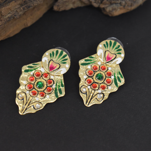 Peso ligero pintura a mano diseño de hoja chapado en oro Bali pendiente de tuerca para mujer joyería de moda india pendientes de latón hechos a mano - Product Image 1