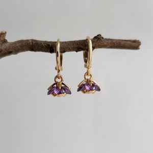 Pendientes de Amatista con Cambio de Color Natural, Diseño Floral en Plata de Ley, Lindos y Delicados, Color Morado - Product Image 3