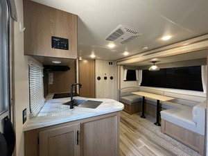 Proveedor Verificado de Autocaravana Usada P-r-i-m-e- T-i-me A-venger 21RBS 2022 en Venta - Product Image 2