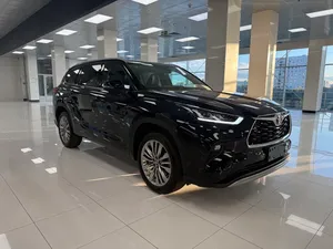 Toyota Highlander IV (U70) 2025, Bajo Kilometraje, Caja de Cambios Automática, Volante a la Izquierda, Neumáticos R20, Estado Oscuro - Product Image 3