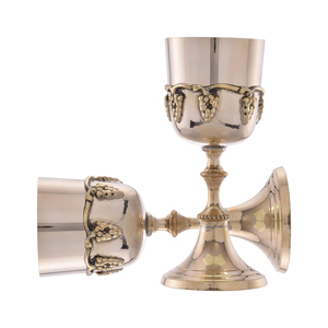 Cáliz Sagrado de Latón Antiguo, Copa de Comunión, Estilo Medieval, Regalo Religioso, Cáliz Decorativo Vintage para Iglesia o Hogar - Product Image 4