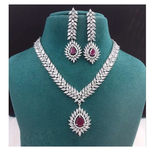 Conjunto de joyería AD de declaración de calidad de lujo, collar y pendientes bellamente elaborados para eventos formales disponibles a precio mayorista - Product Image 1