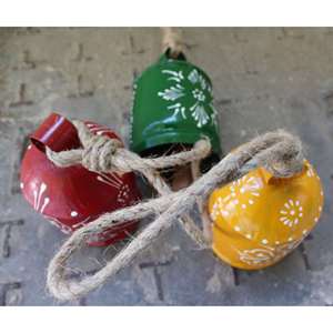 Campanas Bohemias Pintadas a Mano de 6 Pulgadas, Campanas de Hierro Reciclado con Cuerda de Yute y Diseño de Plantas Colgantes - Product Image 3