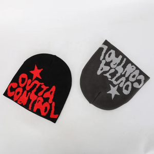 Bonnet d'hiver tricoté en acrylique noir sur mesure unisexe Bonnets de voyage en plein air avec étiquette tissée brodée vente en gros - Product Image 2