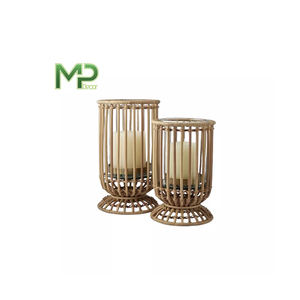 Lanterne bougeoir intérieur/extérieur tissé en bambou avec poignée pratique Décoration intérieure Autres bougeoirs Lanternes et bocaux à bougies - Product Image 1