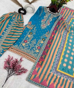 Kurta imprimé en coton pakistanais avec dhotis pour femmes en costume trois pièces Eid et Maxi long cousu pour les fonctions de fête - Product Image 4