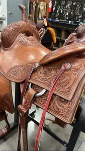 Selle de dressage en cuir argentin de haute qualité Design élégant avec prise fiable pour l'équitation quotidienne en Inde - Product Image 3