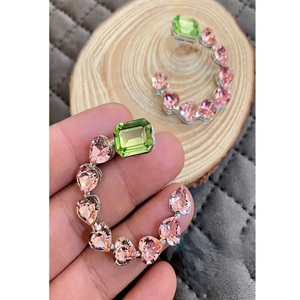 Boucles d'oreilles pour femmes élégantes de beauté brillante avec clous lumineux ovales pour mariage ou fête accessoires de mode avec cadeaux en pierre de Zircon - Product Image 1