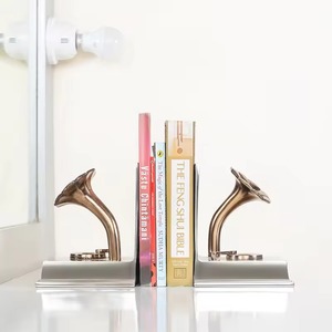 ชุดที่คั่นหนังสือสับปะรดสีทองสุดหรู2ชิ้นสำหรับโฮมออฟฟิศและการตกแต่งชั้นวางหนังสือที่มีสไตล์ทำด้วยมือจากอินเดีย - Product Image 1