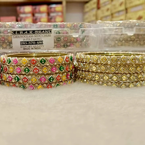 Élégants bracelets Rajwadi pour femmes en alliage de zinc en métal avec perle en forme de boule à la mode principale parfaite pour le festival de mariage et l'usure quotidienne - Product Image 1