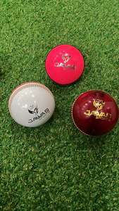 Pelota de Críquet de Cuero Cosida a Mano Roja OEM, Pelota Dura de Partido de 4 Piezas - Product Image 6