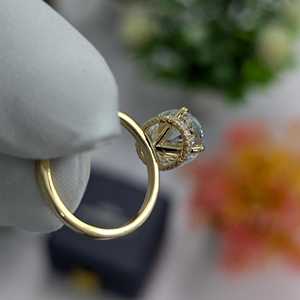 Bague de fiançailles ovale en diamant halo caché certifié DEF VVS-VS, 4,10 carats au total - Product Image 2