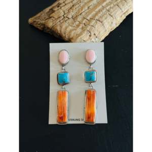 Pendientes Colgantes Marcella James de Coral Multicolor y Plata de Ley con Diseño Geométrico - Product Image 1