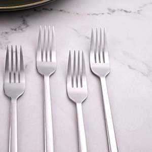 Mini Tenedores de Acero Inoxidable Plateados (Juego de 4) Palillos Pequeños Ecológicos para Uso Doméstico y en Restaurantes - Product Image 3