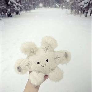 ตุ๊กตาเจลลี่แคทน่ารัก ลายเกล็ดหิมะ ผ้าฝ้ายนุ่ม ของเล่นนุ่มนิ่มสำหรับเด็ก ของขวัญฤดูหนาวมาใหม่ เหมาะสำหรับวันเกิด - Product Image 4