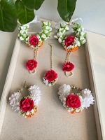 Ensemble de bijoux Mehndi artisanal pour mariage islamique, design floral multicouche en perles magenta, comprenant des bracelets, des boucles d'oreilles, un collier et un tikka