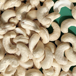 ผลิตเม็ดมะม่วงหิมพานต์ดิบ WW180 WW240 WW320เม็ดมะม่วงหิมพานต์ซานติโก้อินเดียส่งออกไปยังเอเชียตะวันออกกลาง - Product Image 1