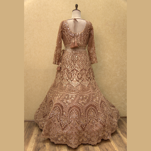 Dernier Lehenga Gold Party avec broderie à paillettes et battements ultra lourds, accentué par un gland artisanal de l'Inde en gros - Product Image 4