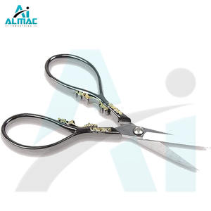 ALMAC Mini ciseaux à broder en acier inoxydable de haute qualité Belle source d'alimentation manuelle au design vintage plaqué or noir - Product Image 4