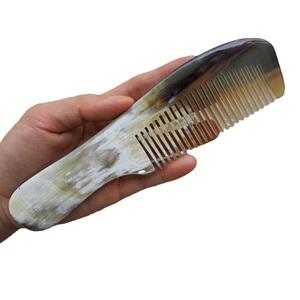 Peigne en corne de buffle fait à la main personnalisé Design de peigne en matériau naturel pour des cheveux sains et naturels Produit personnalisé brillant - Product Image 4