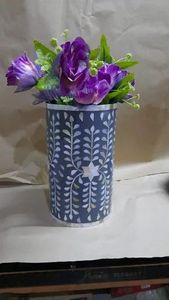 Vase à fleurs en résine avec vase à fleurs au meilleur design et taille moyenne et couleur personnalisée pour la décoration de la maison - Product Image 2