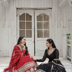 Robe Anarkali prête à porter inspirée de Sabyasachi, noire et rouge, avec dupatta, robe brodée multi-sequins à effet de fleurs artificielles et dupatta - Product Image 1