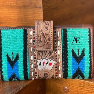 กระเป๋าคลัทช์หนังสไตล์ตะวันตก aztec tooled ใหม่ทำด้วยมือแท้สีน้ำตาลวินเทจที่ไม่ซ้ำกันออกแบบสำรับบัตรกระเป๋าสตางค์หนัง - Product Image 1