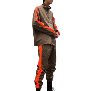 Conjunto Deportivo Personalizado al por Mayor para Hombre, Chaqueta Cortavientos Marrón, Transpirable, para Actividades al Aire Libre, Ropa Deportiva, Conjunto de 2 Piezas - Product Image 1