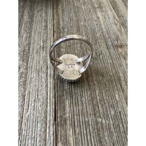Bague statement en turquoise Kingman et argent sterling, fabrication artisanale Navajo, taille 8, pour un usage quotidien - Product Image 5