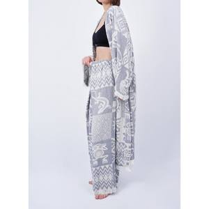 Kimono long pour femmes, design élégant et drapé, offrant une coupe décontractée et une couverture élégante pour un usage quotidien, en provenance d'Inde - Product Image 4