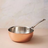 Casserole en acier inoxydable authentique utilisée par les chefs cuisiniers pour les recettes sensibles à la chaleur, résultats de qualité supérieure, préparations traditionnelles
