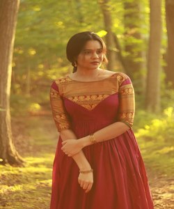 Attrayant soie broderie séquence travail prêt à porter robe à manches longues Festival porter prix de gros vêtement ethnique - Product Image 3