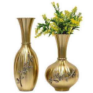 Ensemble de vase à fleurs en métal doré de luxe avec gravure florale centre de table décoratif pour la maison et le bureau (Ensemble de 2) - Product Image 1