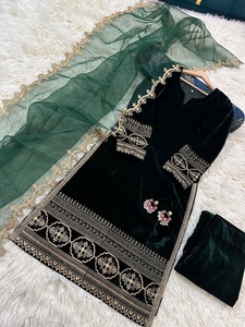 Ensemble Anarkali en velours micro-velours 9000 avec chemise brodée, pantalon en velours et dupatta en organza brodé avec motifs ajourés - Product Image 6