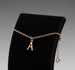 Venta caliente pulsera de plata esterlina chapada en oro letra encanto colgante minimalista uso diario cadena de eslabones finos regalo para - Product Image 1