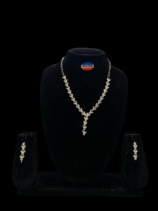 Juego de collar y aretes AD Vintage de acero inoxidable con diamantes brillantes para mujer, joyería nupcial con acabado pulido - Product Image 3