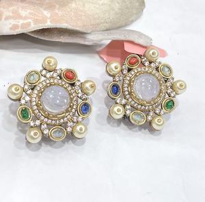 Pendientes Elegantes de Alta Calidad Chapados en Oro con Diseño Moderno, Colección de Joyería para Bodas y Fiestas para Mujeres y Niñas - Product Image 4