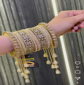 Bracelet noir en velours avec des glands en perles de style jhumka. Disponible à prix de gros. - Product Image 5