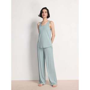   Conjunto Premium de Camiseta sin Mangas y Pantalones Cortos para Mujer, con Ribete de Bambú, Tejido de Punto Suave - Product Image 4