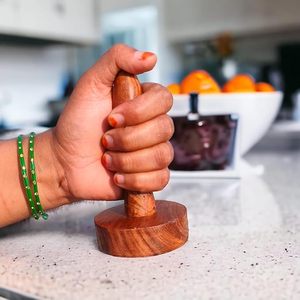 Prensador de cocina de madera ecológico hecho a mano por Ahad Handicrafts-Herramienta perfecta para triturar Paratha y Seakki Roti - Product Image 3