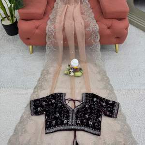 Design numérique en satin avec bordure de travail originale en diamant Satin fantaisie avec design Zarkan et chemisier contrasté - Product Image 5